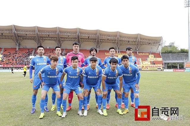 10岁“小孩哥”暑期摆摊卖水反亏80元，父亲：目的不为赚钱，锻炼计算与沟通能力